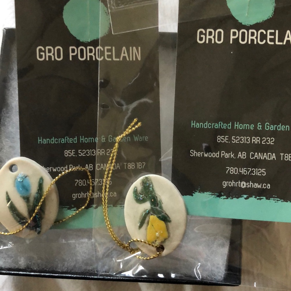 Porcelain flower ornaments